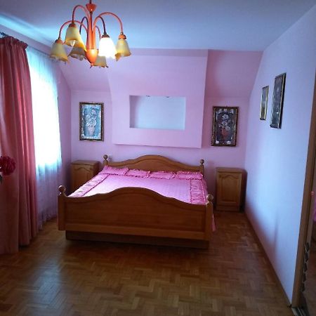 Будинок В Центрі 루치크 외부 사진